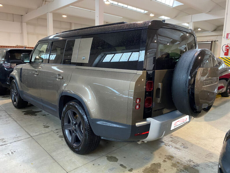 Land Rover Defender 130 SE D250 AWD