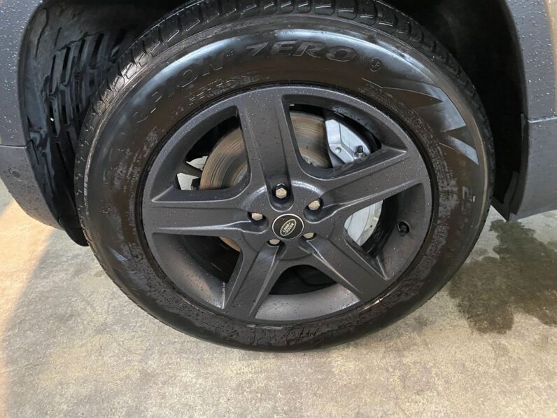 Land Rover Defender 130 SE D250 AWD