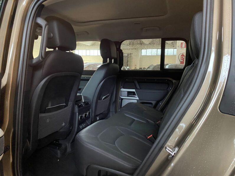 Land Rover Defender 130 SE D250 AWD